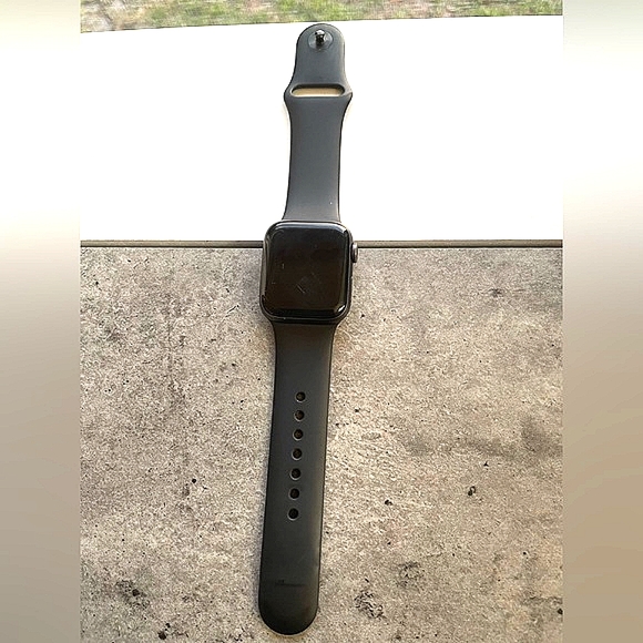 APPLE WATCH SERIES 4 GPS 40MM SPACE GRAY